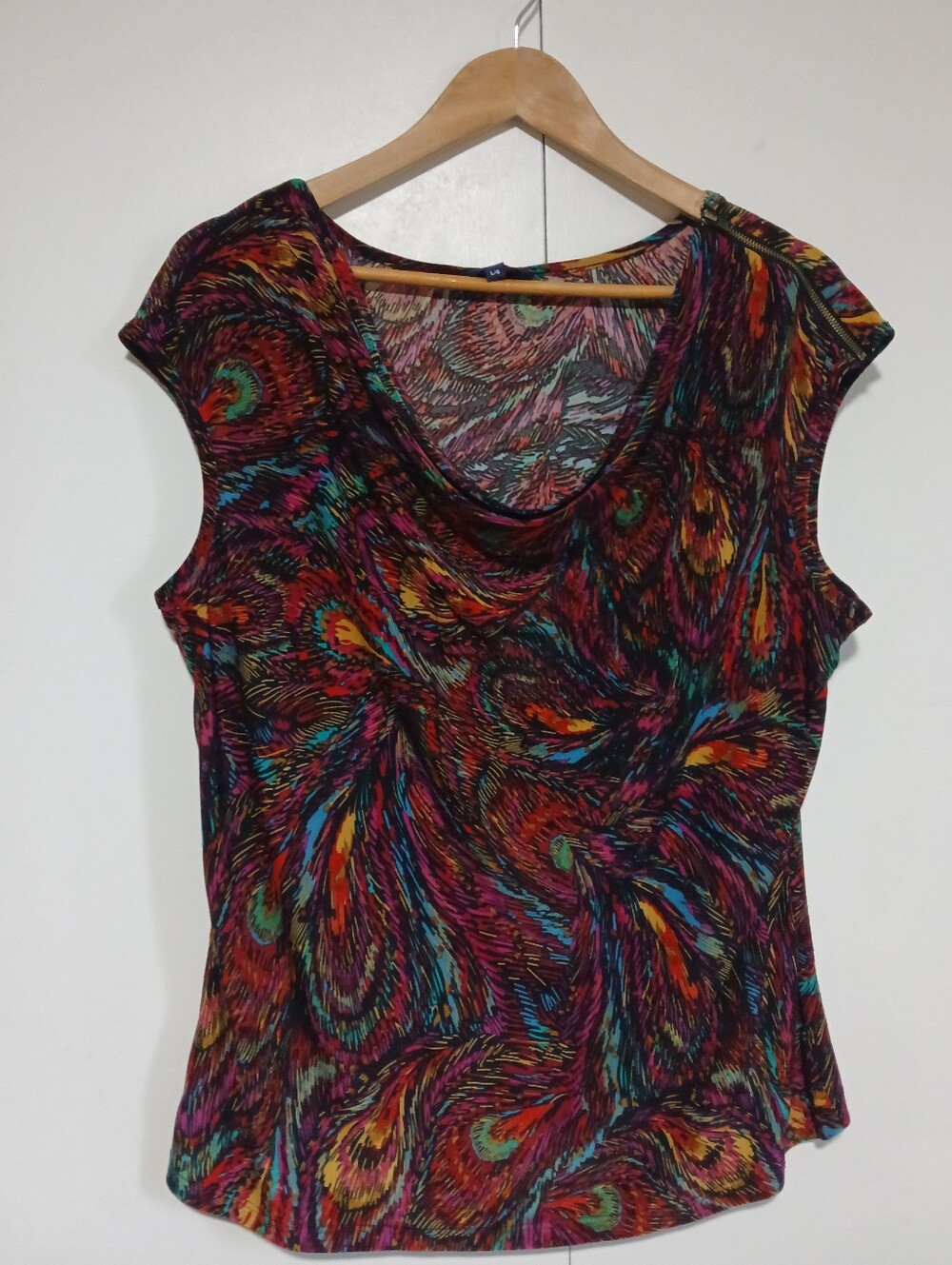 Reitmans Cowl Neck Sleeveless Top L Peacock Feather Print Shoulder Zipper
